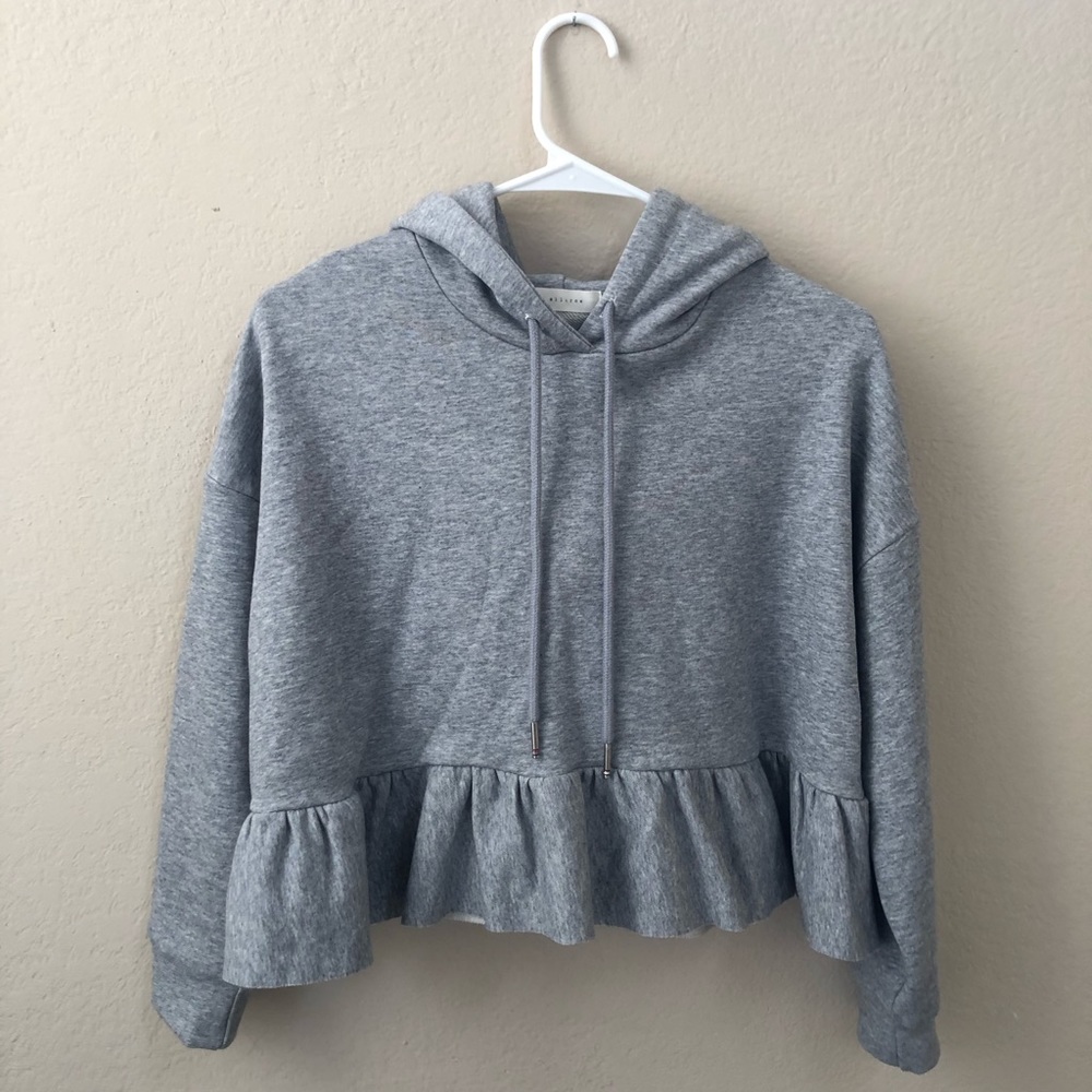 Cropped Gray Ruffled Sweatshirt